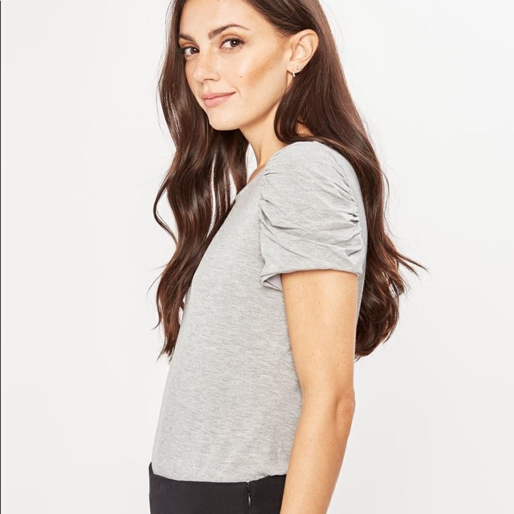 ✨T Tahari Coral Crewneck Puffed-sleeve Top✨
